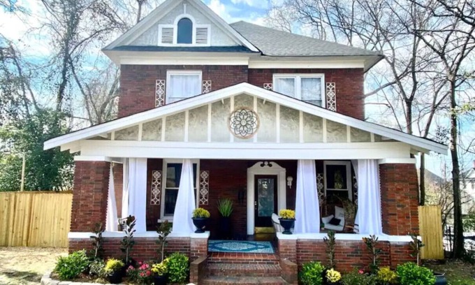 Five Points South House | Glenrose: Karaoke Bar ~ Bridal Salon ~ Courtyard