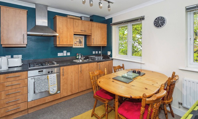 Hatfield Apartment | Global Boutique 2-bed apart in beautiful leafy area WiFi/free Parking near Stat