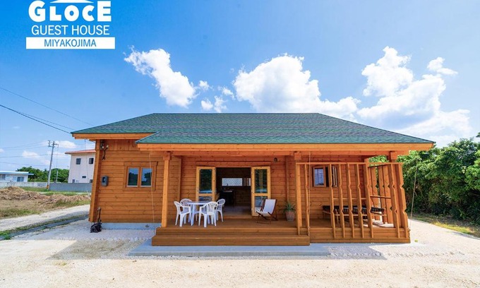 Yonaha House | GLOCE 宮古島 LAPSl 与那覇前浜ビーチまで徒歩5分宮古島の自然と犬に癒されるオーナー同居型ゲストハウス