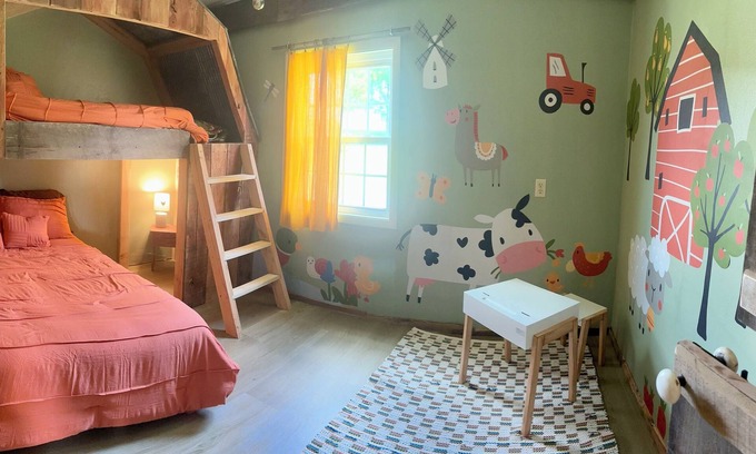 Heltonville Cottage | Goat Cottage at Donkeytown
