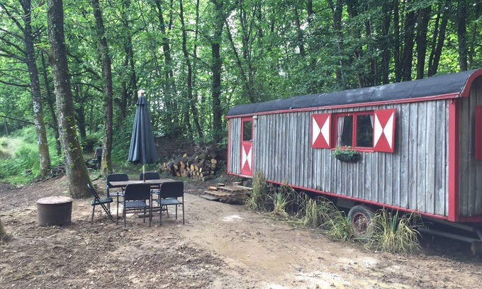 Saint-Priest-les-Fougeres House | GoGreen Roulotte - a unique Shepherd Hut on private lake in Rural France