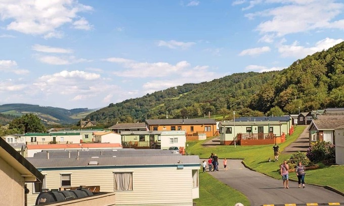 Aberystwyth House | Gold Plus 2 Bed Hot Tub Sleeps 4