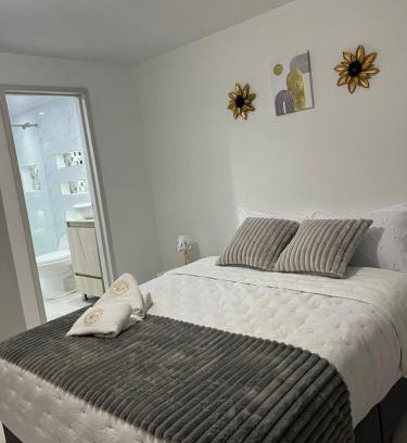 Calle 26 Apartment | Golden Airport Connection Hotel