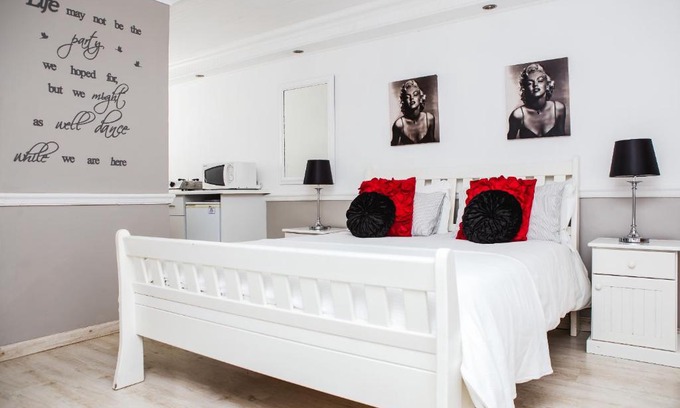 Vredenburg Bed & Breakfast | Golden Key Guesthouse