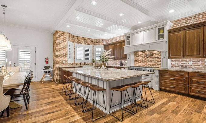 Rexburg House | Golden Leaf Lodge Sleeps 25 Near Yellowstone