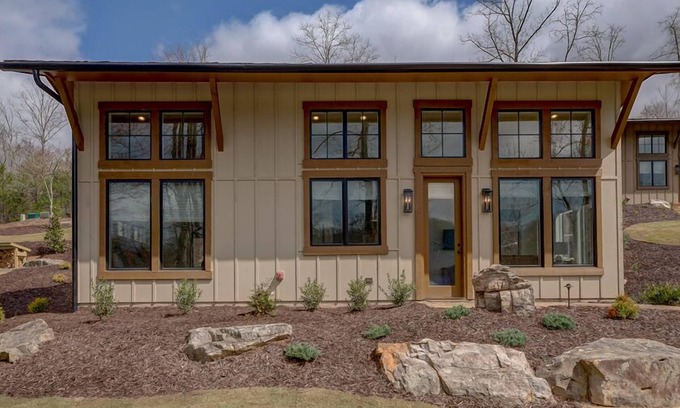 Mineral Bluff Cottage | Golf and Riverfront Cottage | King Bed | Group Availability