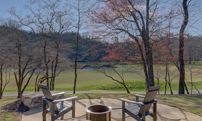 Mineral Bluff Cottage | Golf and Riverfront Cottage | King Bed | Group Availability