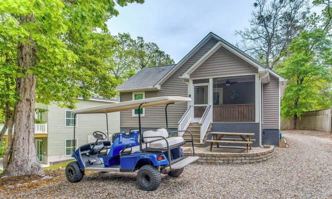 Little River Cottage | Golf Cart Included: Little River Cottage w/Deck!