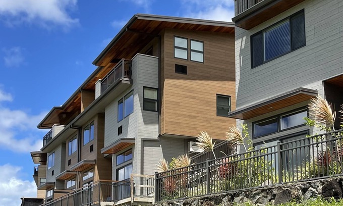 Moanalua House | GOLF COURSE FRONTAGE, 3 STORY VIEW HOME "F", CLEAN-GATED: NEAR JBPHH, CAMP SMITH