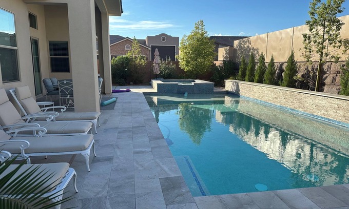 Mesquite House | Golfers Getaway 3-bedroom pool home with AC, in soothing Mesquite