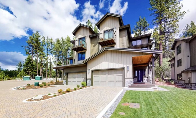 South Lake Tahoe Villa | Gondola Vista 6 Bedroom Villa