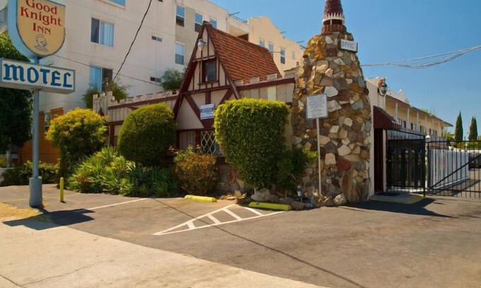 North Hills East Hotel | Good Knight Inn Motel