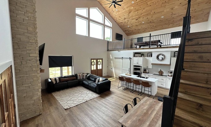 Dry Ridge House | Good Land Acres, Newly built - Minutes from the Ark