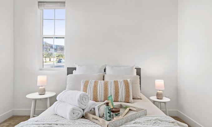 Santa Clarita House | GOODE.HOMES | Luxury Home w/views cmty. pool/spa