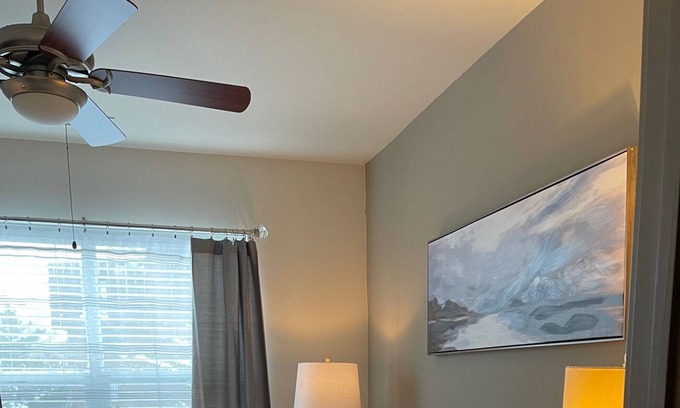 Swampscott Condo | Gorgeous 2 Bed apartment w/ clean & modern Decor.