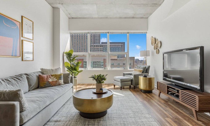 Downtown Denver Condo | Gorgeous 21st Floor Stunner