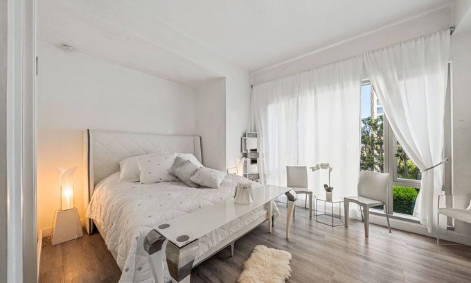 Westwood Apartment | Gorgeous 2BR Apartment in LA.