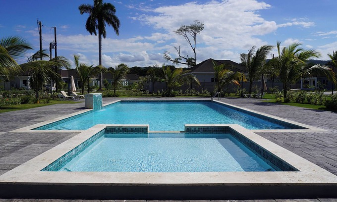 St. Ann's Bay House | Gorgeous 3 bdrm villa. Walk to beach. Near Ocho rios. Priv chef/driver for a fee