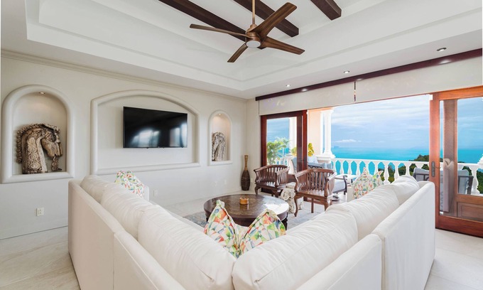 Canton Quepos Condo | Gorgeous 3-bedroom Penthouse Condo with Panoramic Views!