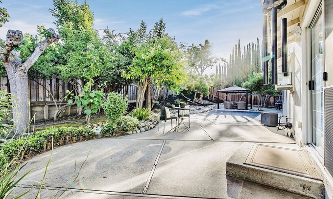 Dublin House | Gorgeous 4B/2.5B Newly-Renovated Relaxed House