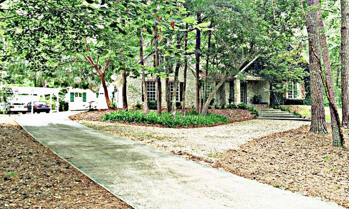 Killearn Lakes House | Gorgeous 5 Bed, 4 Bath, Sleeps 12+, 3 Privacy Suites, Pool, Fire Pit, Private