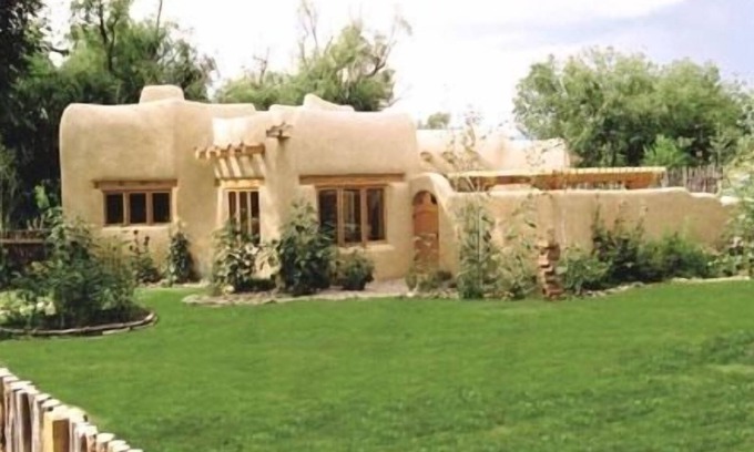 Taos House | Gorgeous Architect designed Taos Adobe 1,200 Sq.Ft. Guest House Near Town Plaza