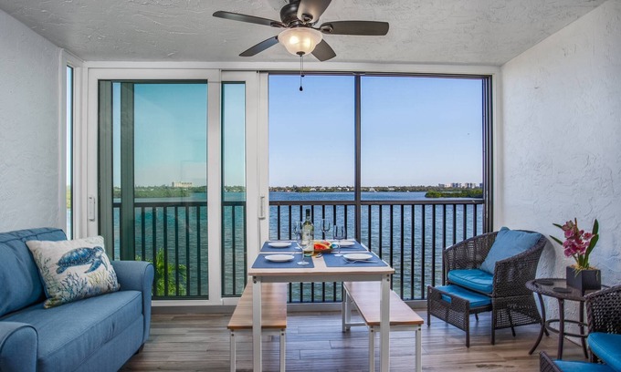 Siesta Key Condo | Gorgeous Bay View, WiFi/Cable, Walk to Beach, 2 Heated Pools, Tennis/Pickleball | Updated Baths!