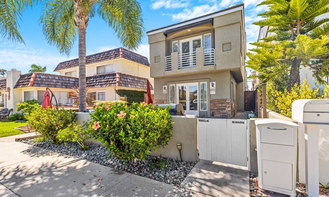 Huntington Beach House | Gorgeous Beach Home Ideal for Family Vacationers