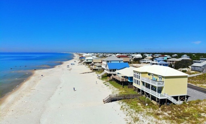 Surf Side Shores House | Gorgeous Beachfront in Fort Morgan