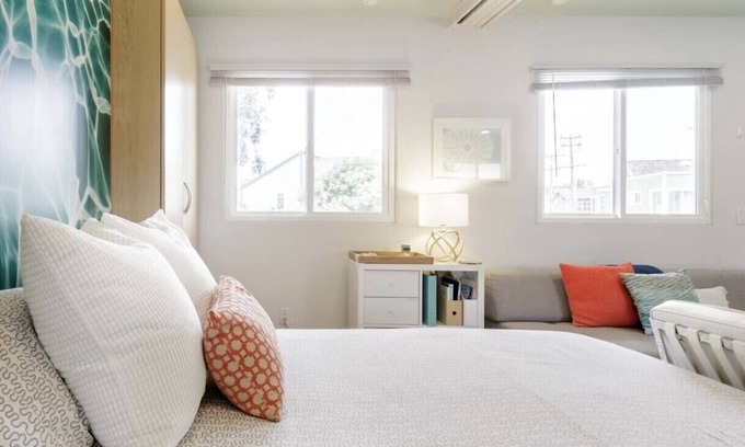 South Mission Beach Condo | Gorgeous Boardwalk Getaway AC, parking