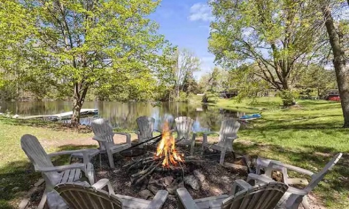 Butte Des Morts House | Gorgeous Cabin Vibes Home w/Pond! Close To Lake! 4-bedroom house in Oshkosh