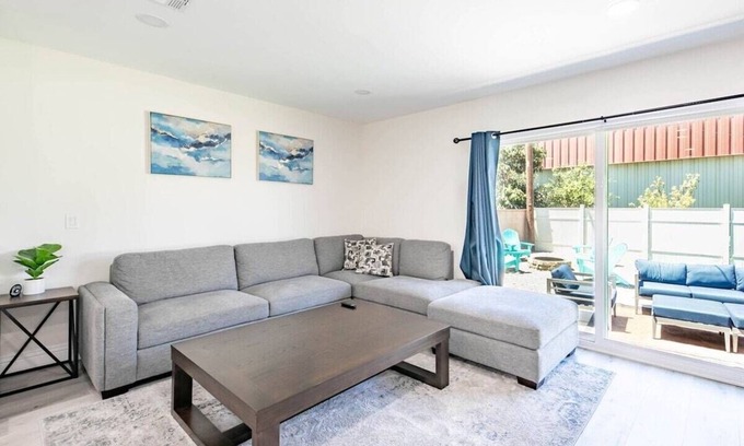 Bellflower House | Gorgeous & Comfy 3bd/2ba Ho · Gorgeous & Comfy 3bd/2ba Home By Disney/Beaches