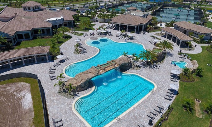 Lakewood Ranch Condo | Gorgeous Condo decorated by local designer with chick coastal furnishing.