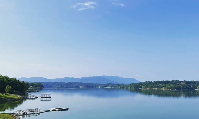 Baneberry House | Gorgeous Getaway - Douglas Lake - Smoky Mountains view - Private Boat Dock