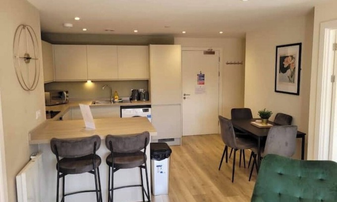 Everton Apartment | Gorgeous GF Apt, Sleeps 6, Wi-Fi