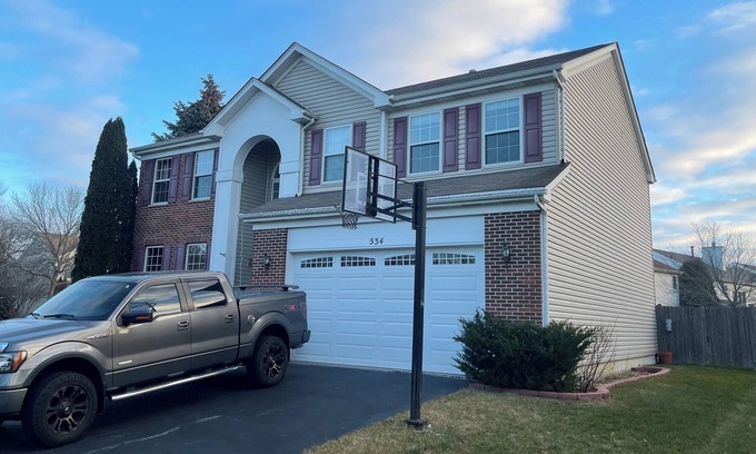 Grayslake House | Gorgeous Home in a Quiet Neighborhood in Grayslake