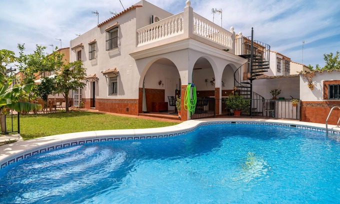 Chipiona House | Gorgeous home in Chipiona with WiFi