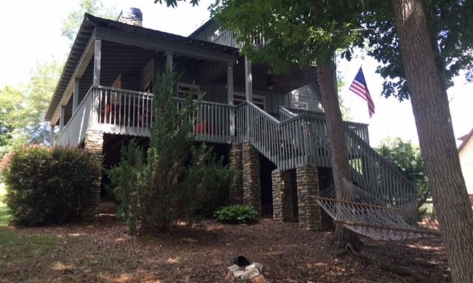 Wedowee Cabin | GORGEOUS LAKE FRONT 3 BEDROOM CABIN ON LAKE WEDOWEE-15 steps to lake! 5 stars!