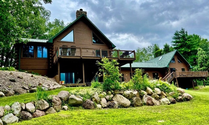 Weyauwega Cabin | Gorgeous lodge that offers beautiful view and access to the Little Wolf River