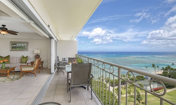 Waikiki Condo | GORGEOUS OCEAN VIEW and Sunsets! Full Kitchen, Washer/Dryer, Wi-Fi, Sleeps 4.