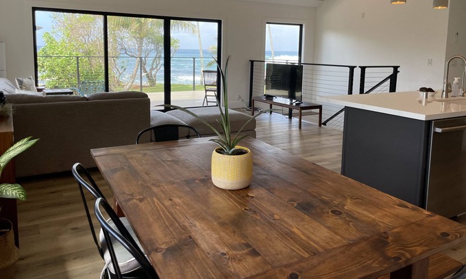 Haleiwa House | Gorgeous Oceanfront North Shore Compound Retreat