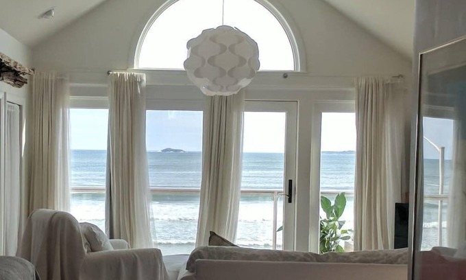 Swampscott Apartment | Gorgeous Oceanfront Penthouse