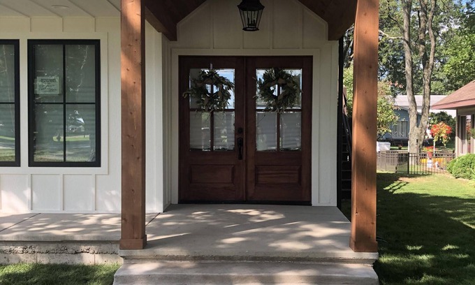 Syracuse House | GORGEOUS! Open concept renovation. Wawasee, Oakwood Park water front!