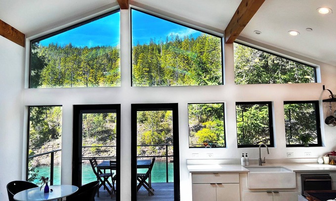 Gasquet House | Gorgeous rebuilt cabin on the banks of the Smith river. Hike, kayak, swim, relax