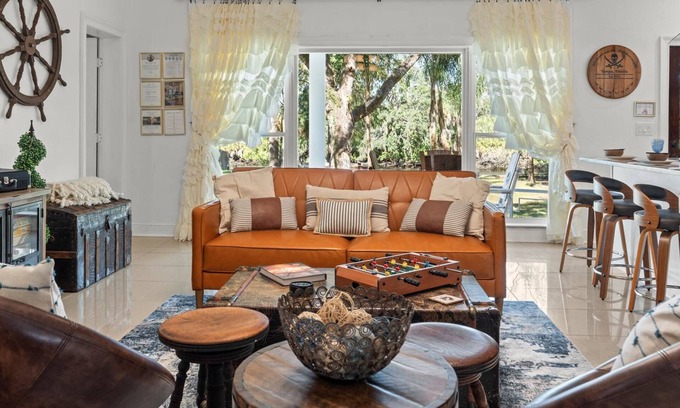 Sulphur Springs House | Gorgeous Renovated 3BR Pet Friendly Home on the Hillsborough River | North End of Seminole Heights