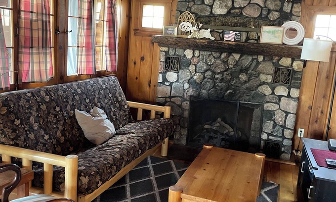 Itasca County Resort | Gorgeous rustic cabin- holds10 people- amazing swimming beach in charming MN