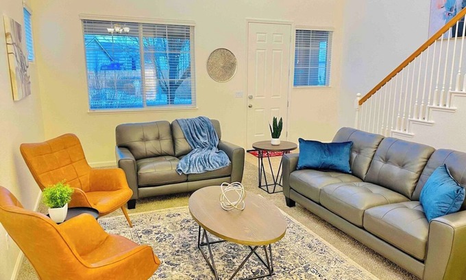 Reno House | Gorgeous S Reno 5BD 13Beds W7TVs Sleeps18 SuperFAST WIFI