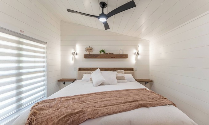 Millersburg House | Gorgeous studio, sleeps 4, Amish country.