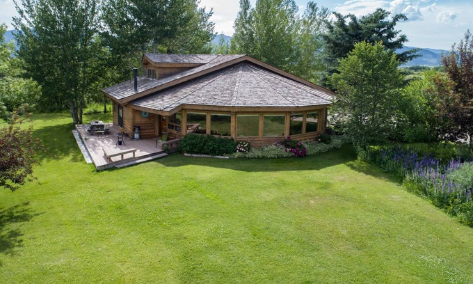 Victor House | Gorgeous Teton Views on 6 acres, 2 miles to Victor