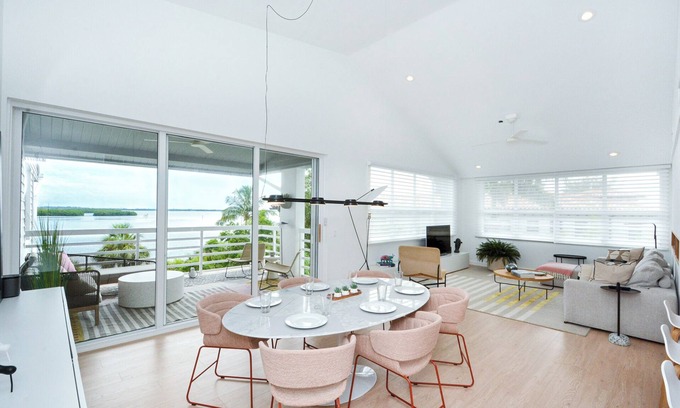 Whitney Beach Condo | GORGEOUS UPSCALE LONGBOAT KEY CONDO OFFERS BAYFRONT VIEWS!